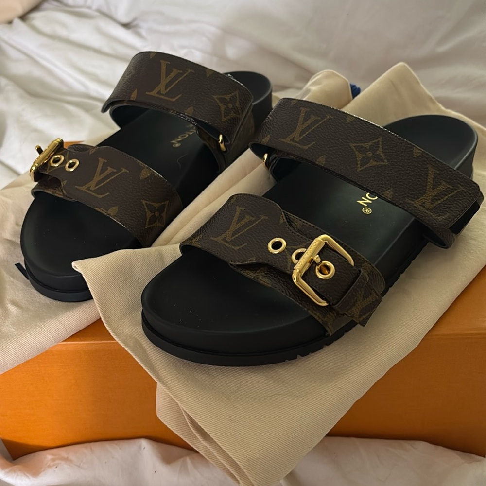 NEVER WORN Louis Vuitton Monogram Brown Bom Dia Mules Women’s size 37 size 7